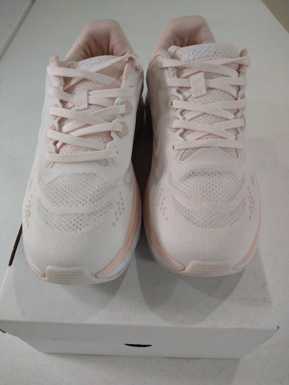 Size 6 1/2 Sneaker Shoes For Women White/Pink Color